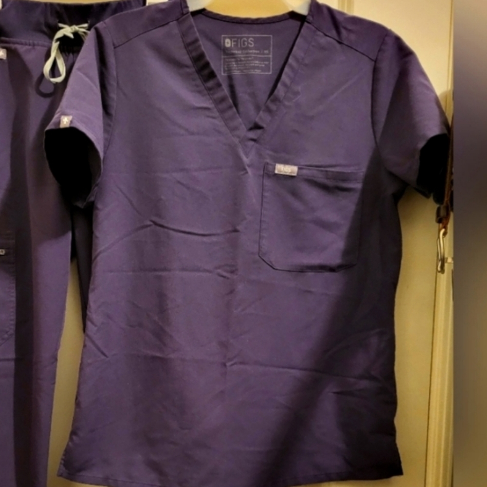 Rare color! Figs Catarina Scrub Top